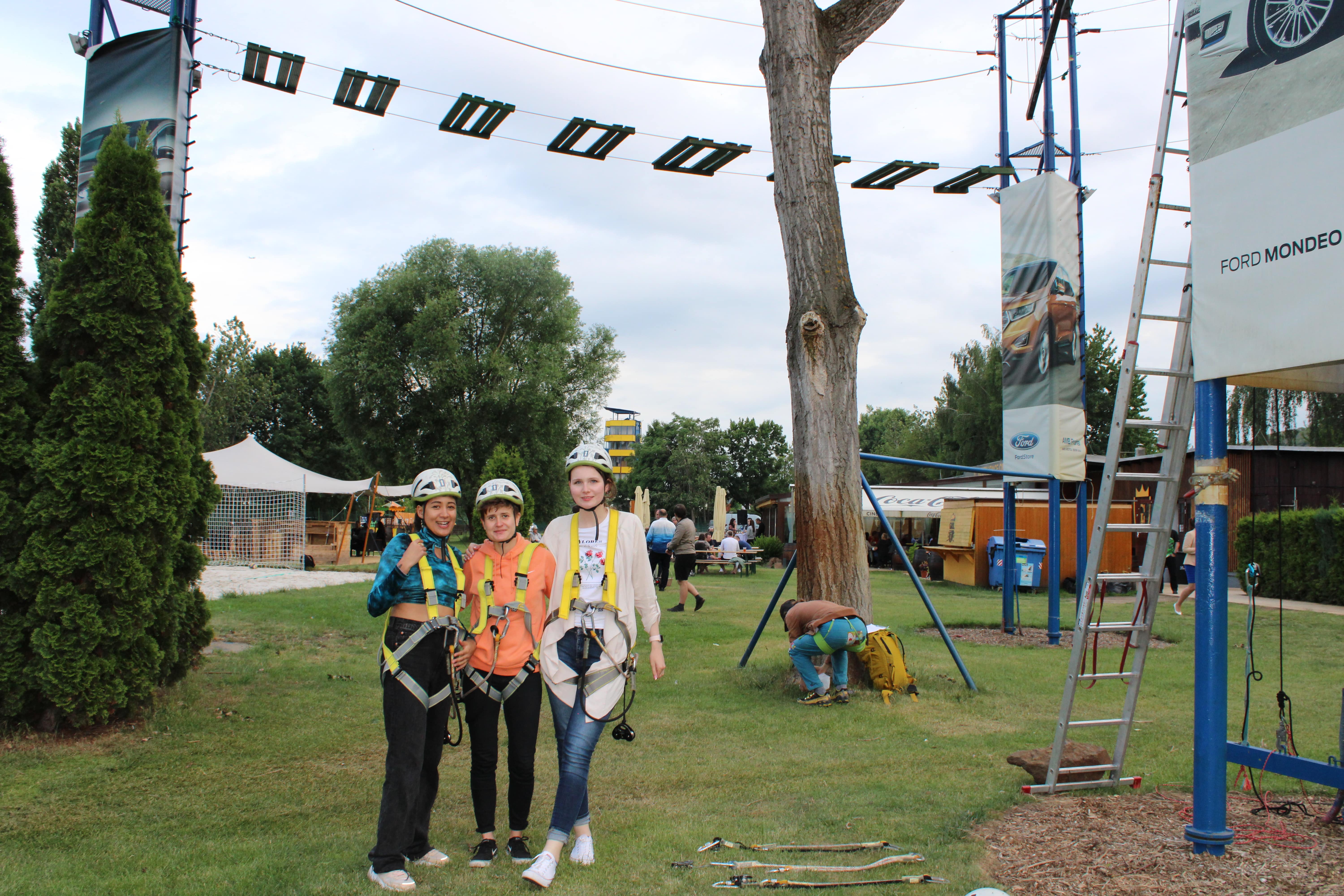 Společná dotka na firemním teambuildingu